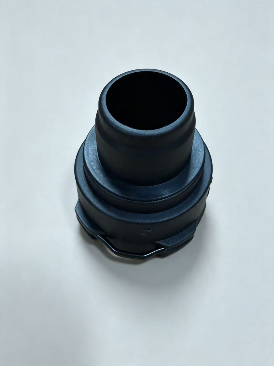 8K0 122 293K Car Radiator Water Pipe Connector Cooling Hose Joint For Audi